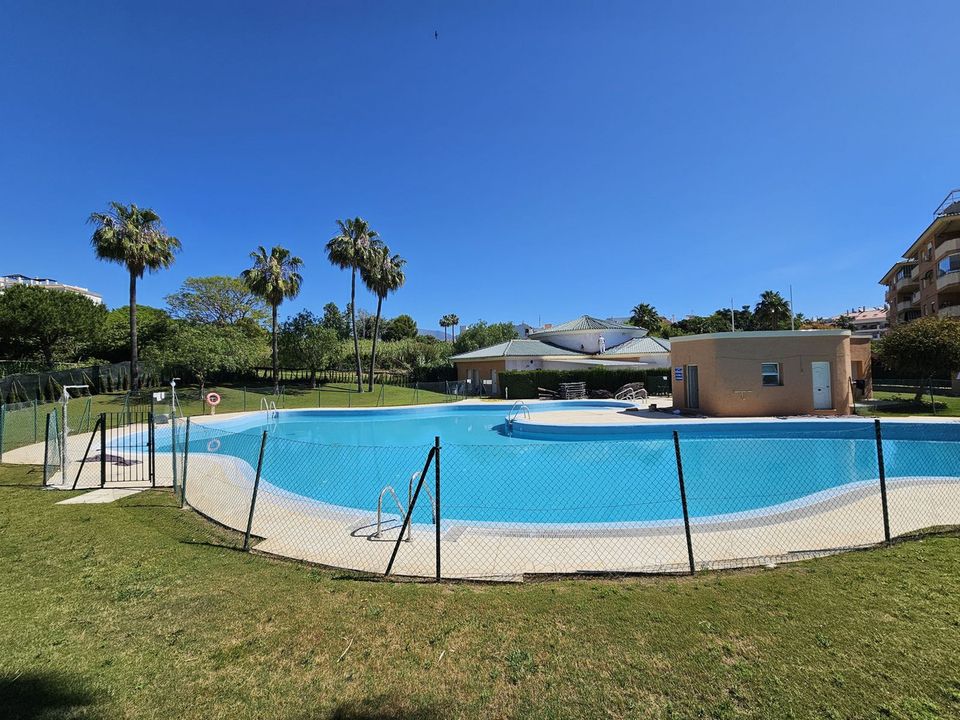 Villa i San Luis De Sabinillas, Malaga - foto 1