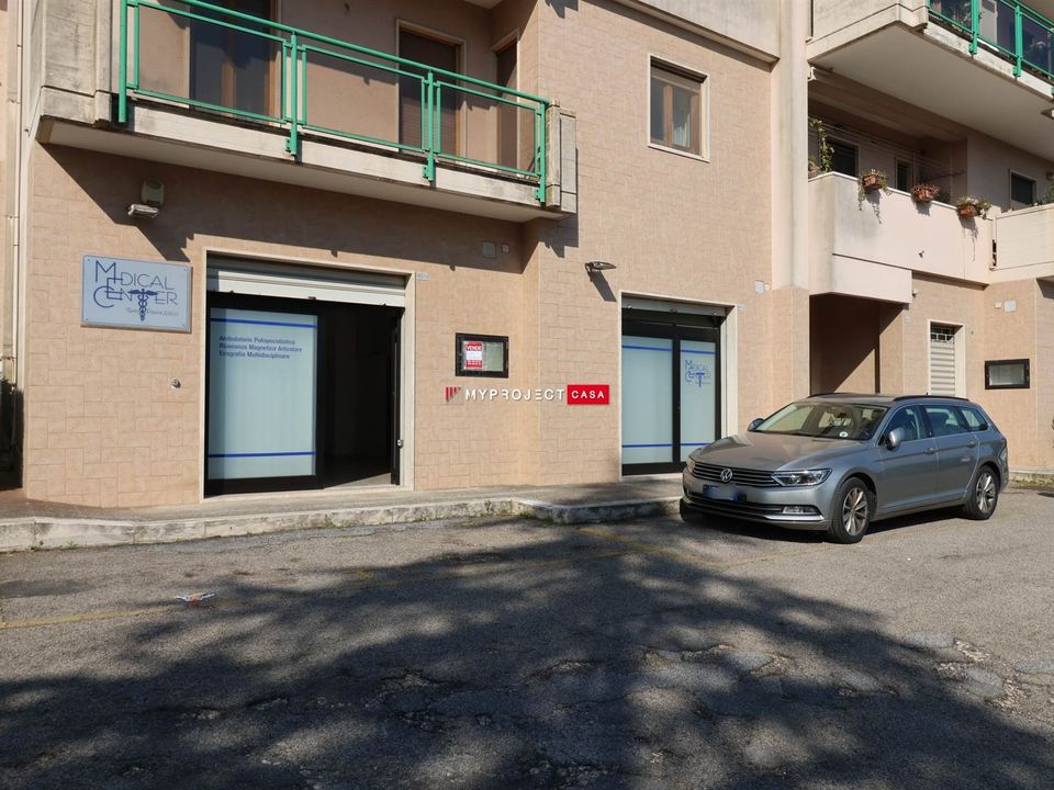 Erhvervsejendom i Martina Franca, Taranto - foto 1