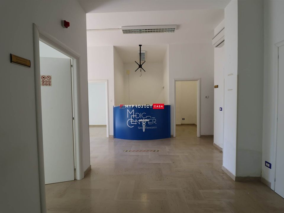 Erhvervsejendom i Martina Franca, Taranto - foto 4