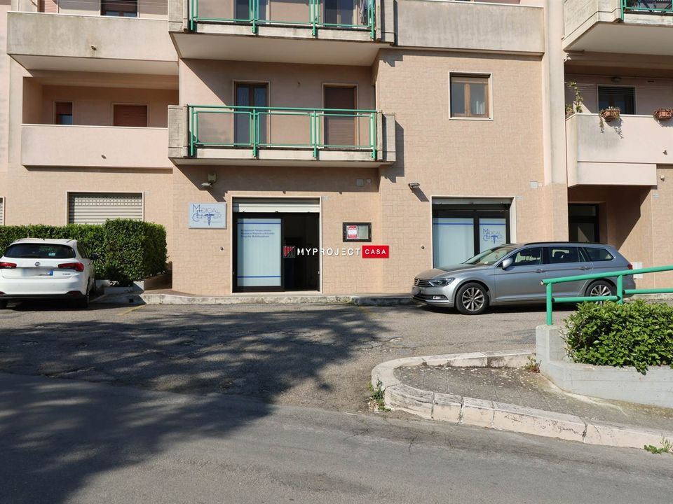 Erhvervsejendom i Martina Franca, Taranto - foto 1