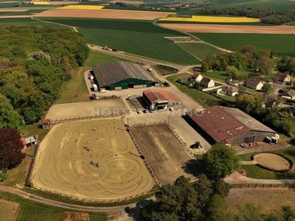 Erhvervsejendom i Chantilly, Oise - foto 1