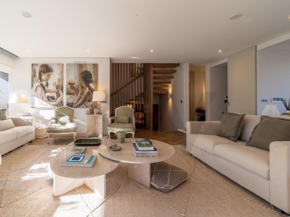 Villa i Rio de Mouro-Estacao, Lisbon - bilde 1