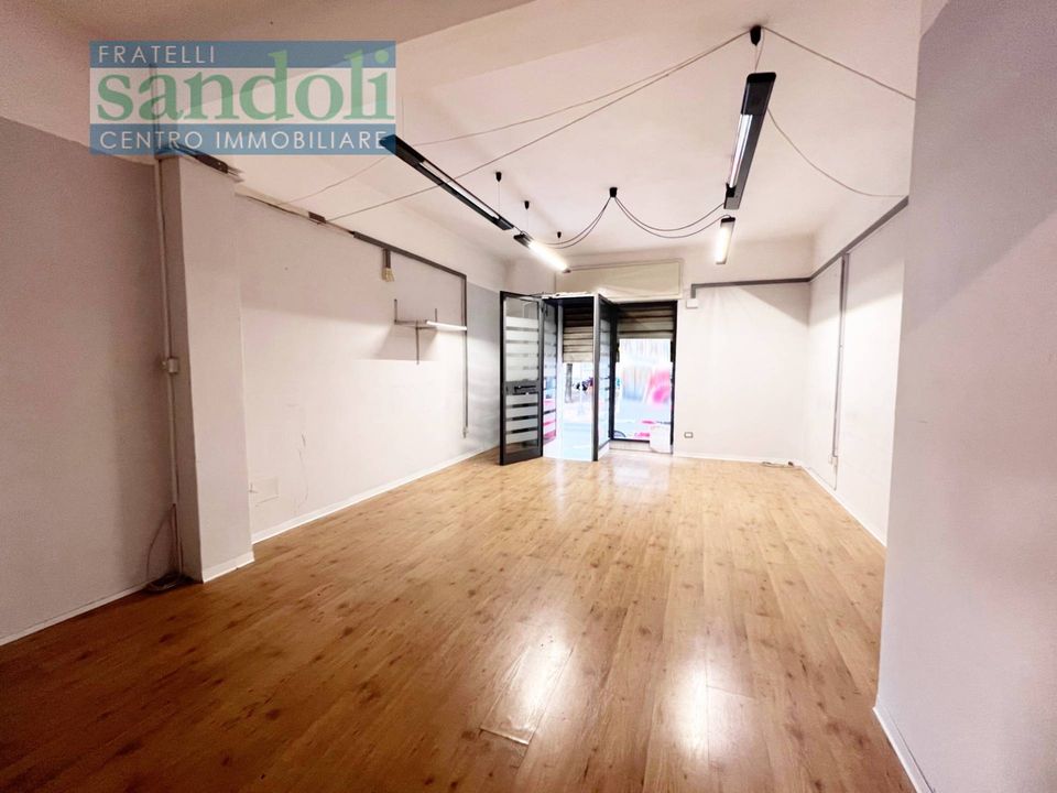 Commercial property in Vercelli, Vercelli - photo 1