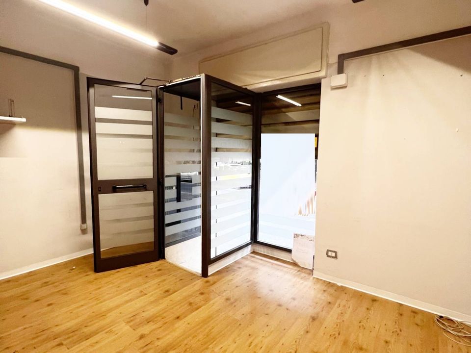 Commercial property in Vercelli, Vercelli - photo 2