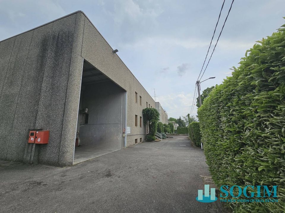 Propiedad comercial en Saronno, Varese - foto 1