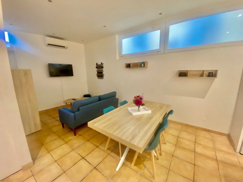 Villa in Nice, Alpes-Maritimes - photo 1
