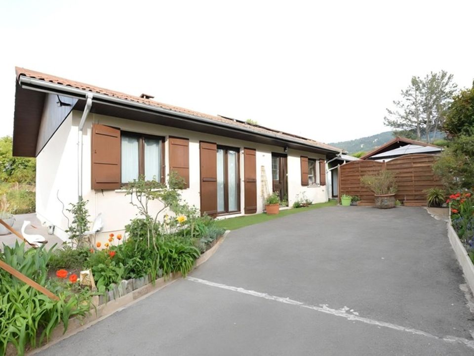 Villa i Bons-en-Chablais, Haute-Savoie - foto 1