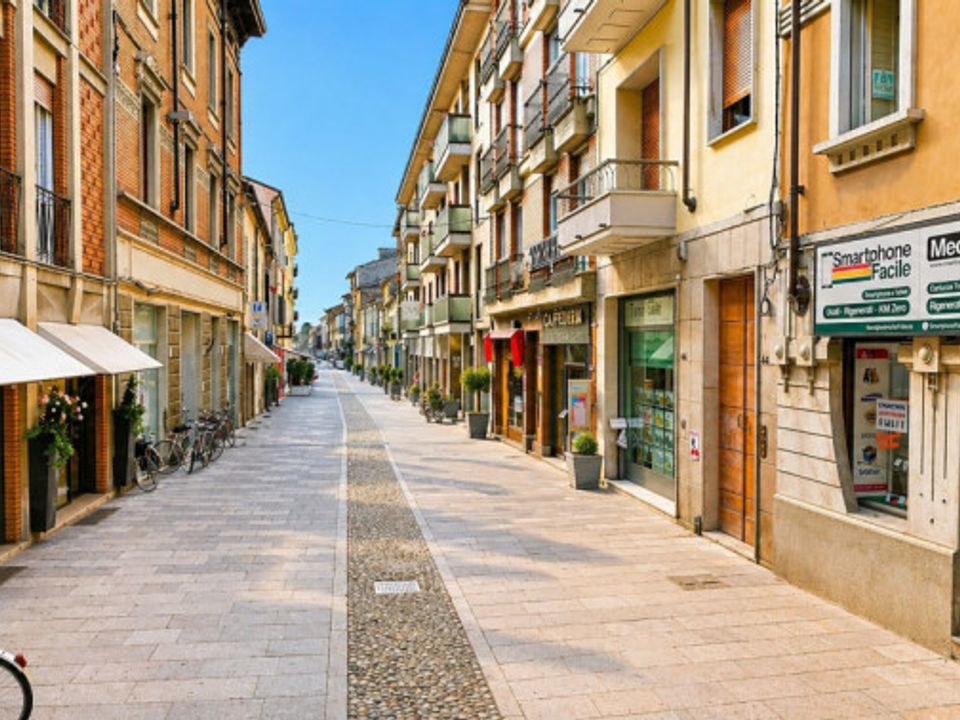 Erhvervsejendom i Fidenza, Parma - foto 1