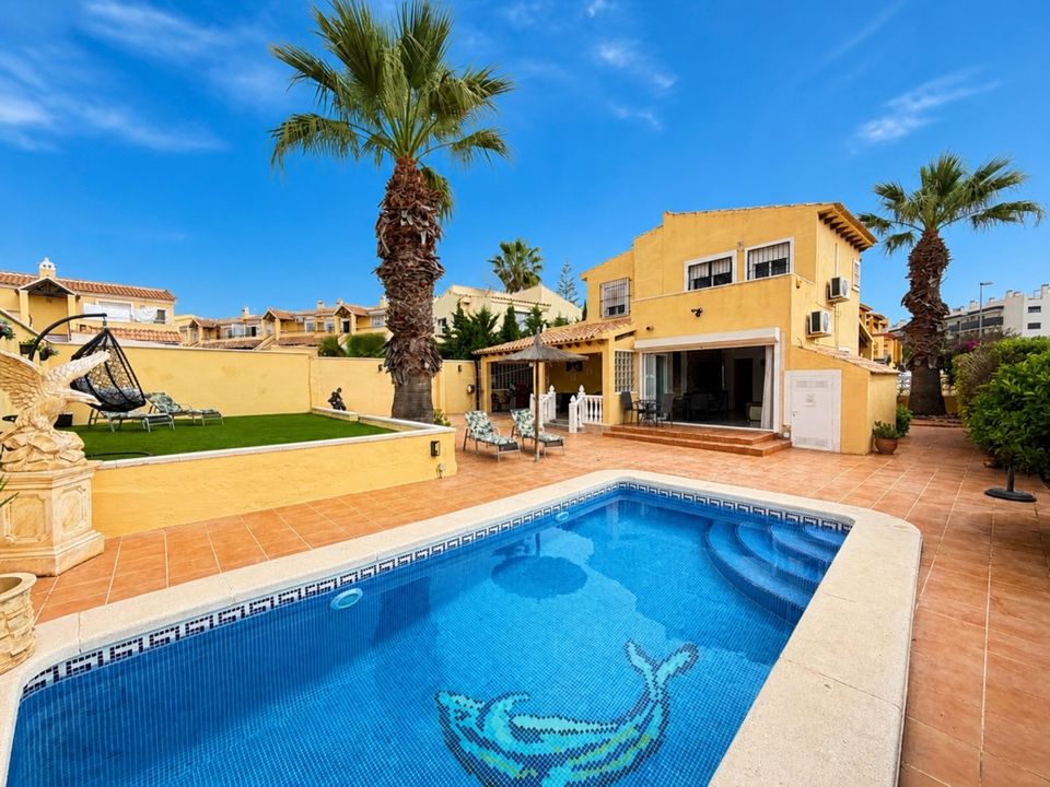 Villa i Villamartin, Alicante - foto 1