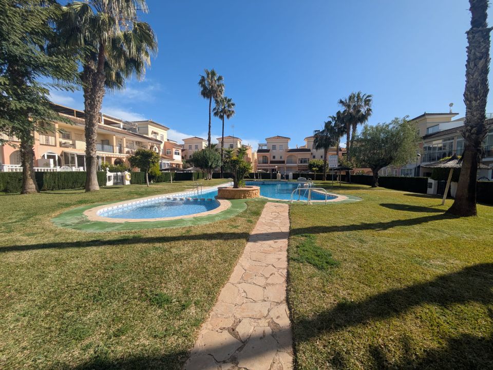 Byhus i Playa Flamenca, Alicante - foto 1