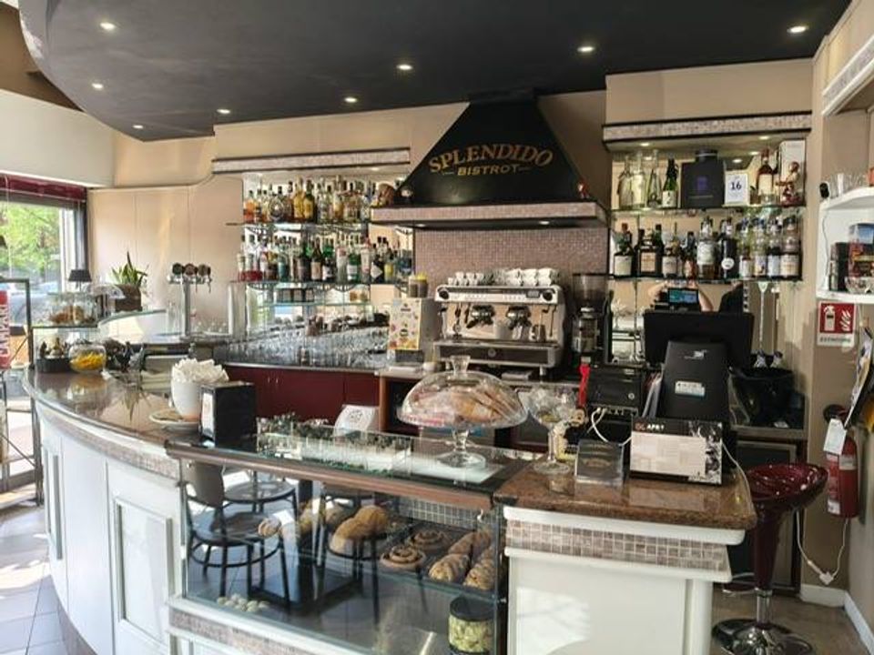 Propiedad comercial en Saronno, Varese - foto 1