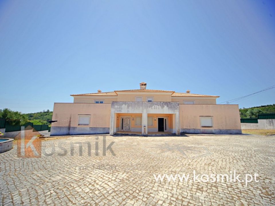 Villa in Bucelas, Lisbon - foto 1