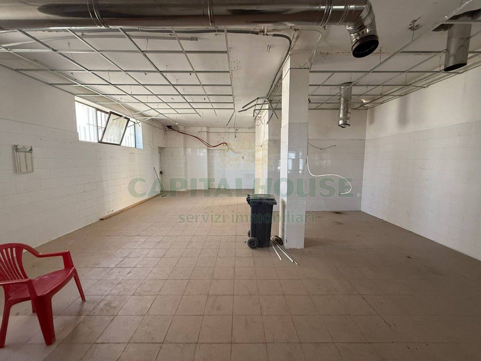 L'establiment comercial a Castel San Giorgio, Salerno - foto 3