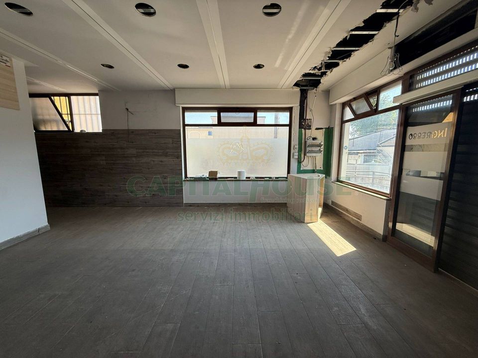 L'establiment comercial a Castel San Giorgio, Salerno - foto 4