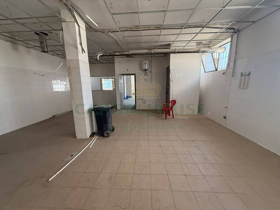 L'establiment comercial a Castel San Giorgio, Salerno - foto 5