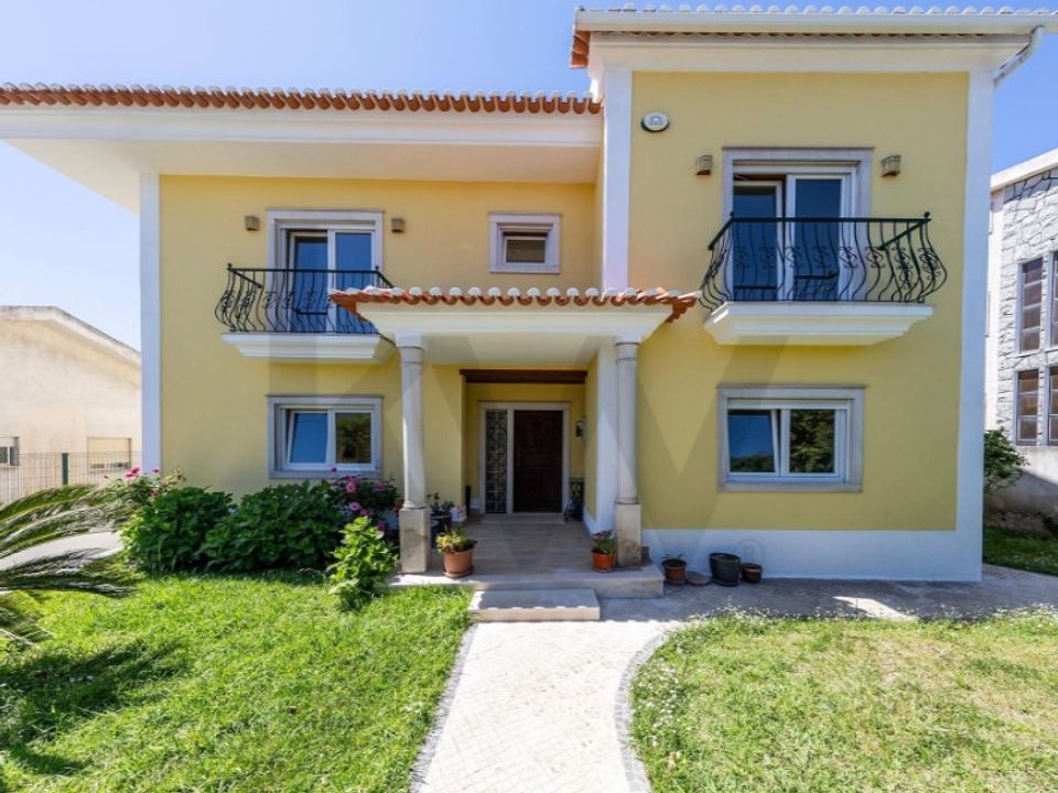 Villa i Rio de Mouro-Estacao, Lisbon - foto 1