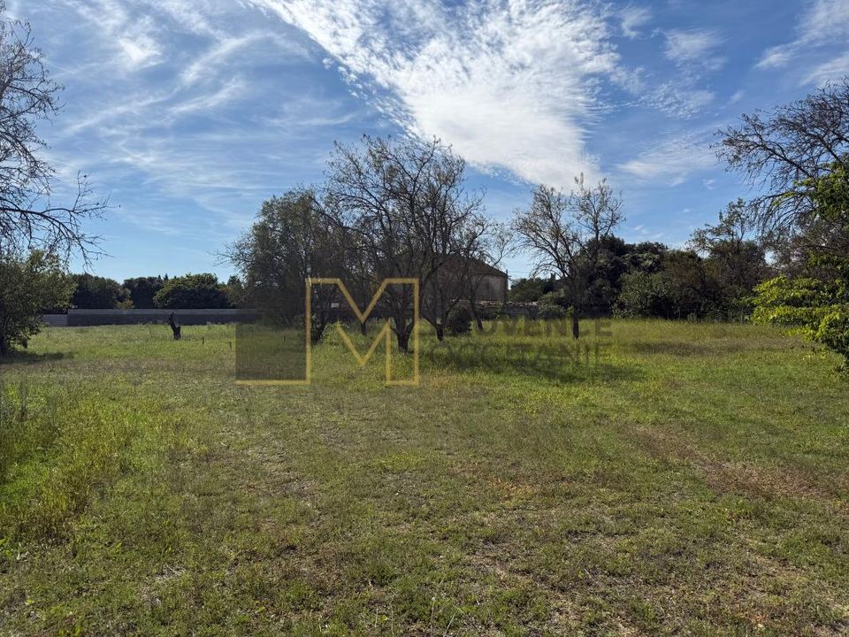 Land in Saint-Quentin-la-Poterie, Gard - photo 4