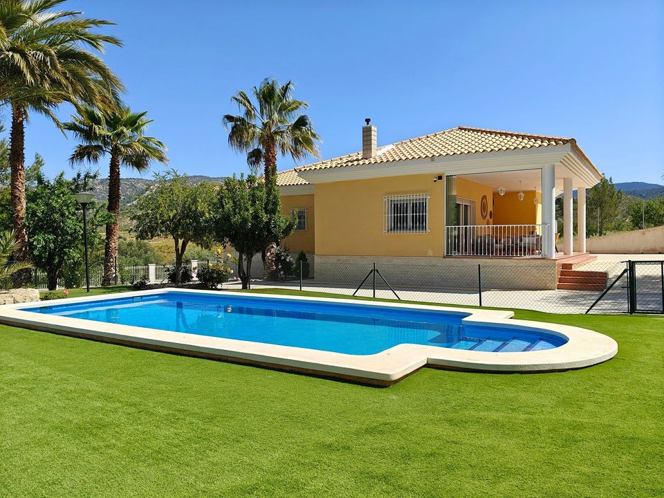 Villa i Petrer, Alicante - foto 1
