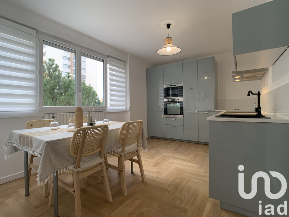 Apartment in Sainte-Foy-les-Lyon, Rhone - photo 2