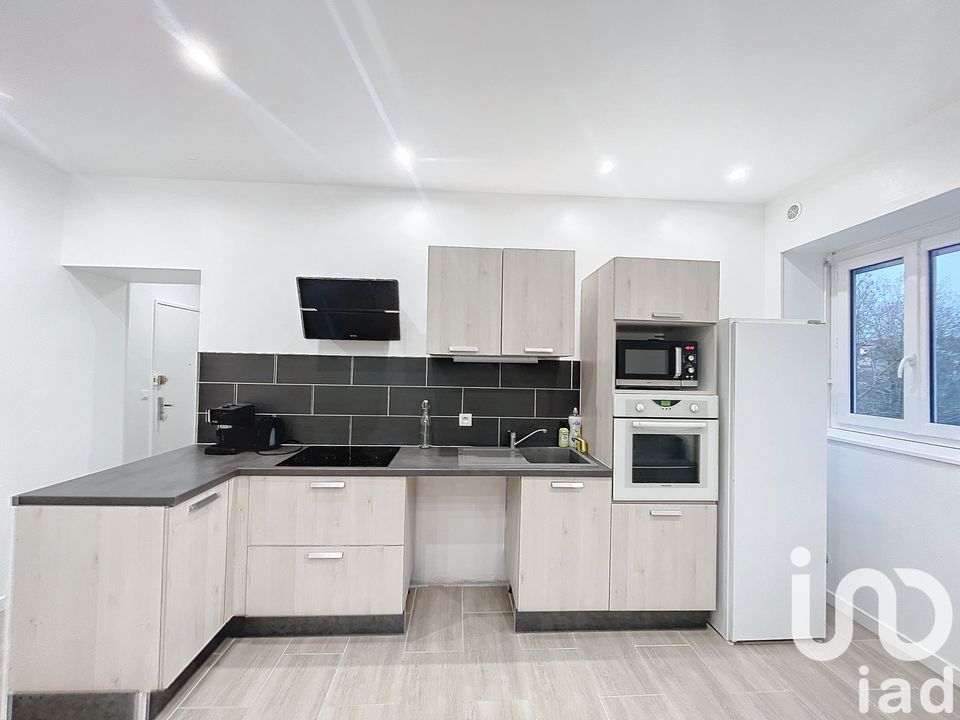 Apartment in Amplepuis, Rhone - photo 4