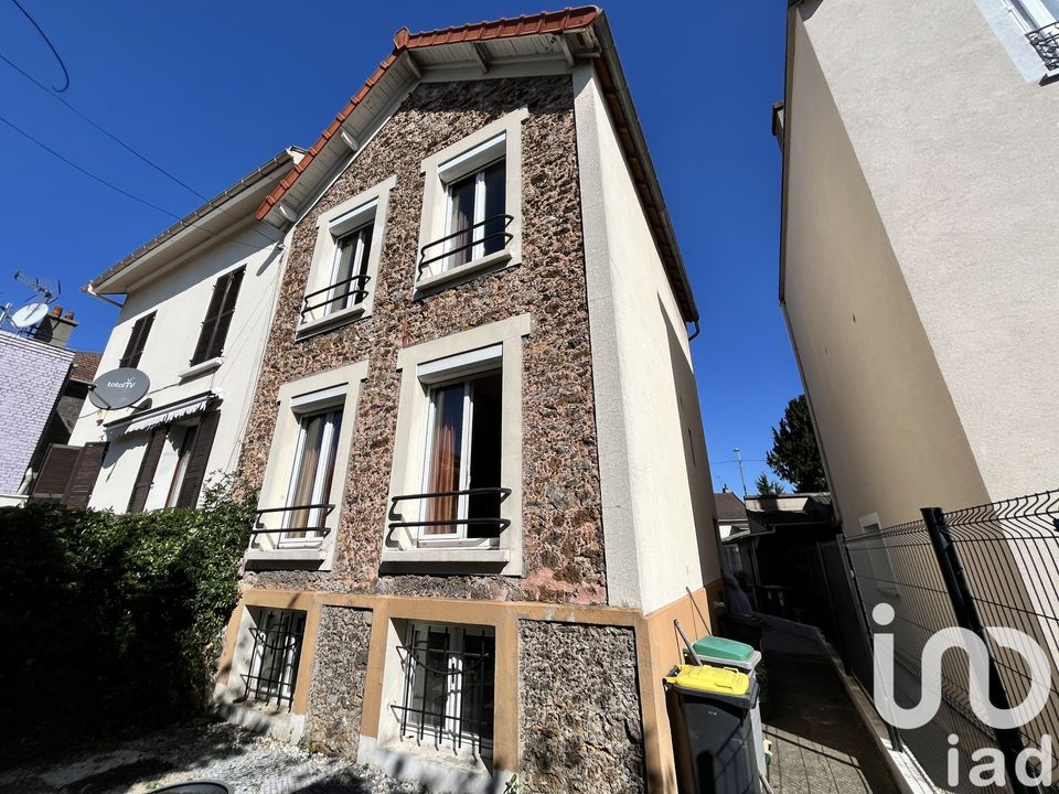Villa in Stains, Seine-Saint-Denis - foto 1