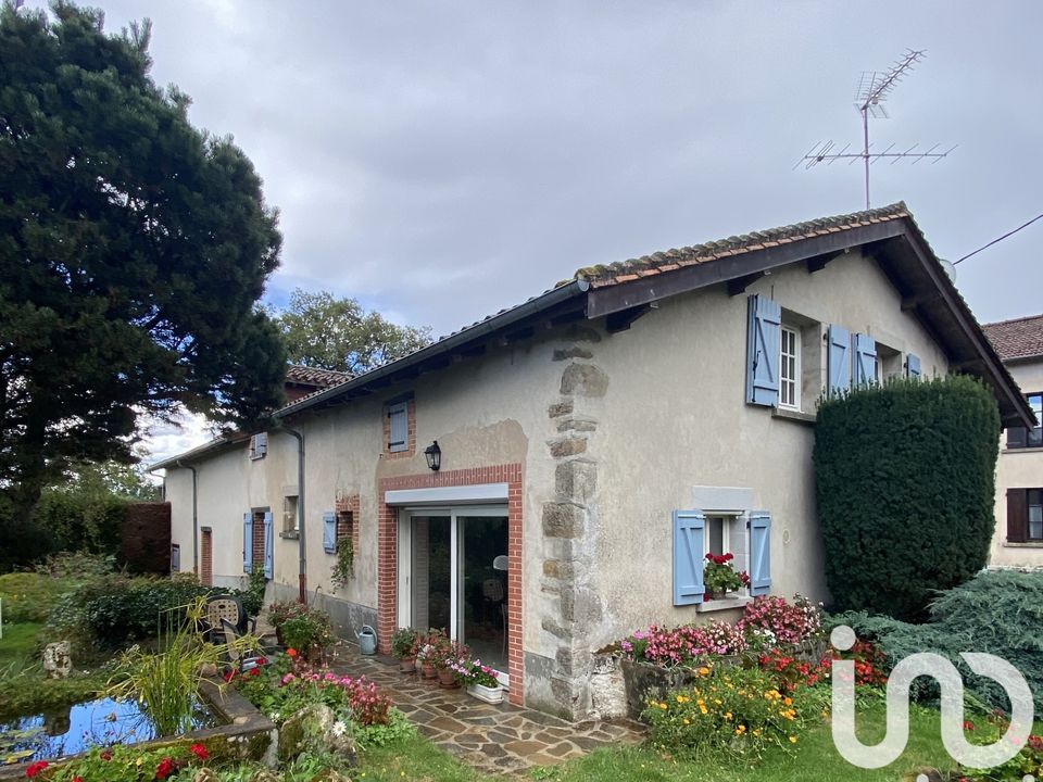 Landsbyhus i Saint-Junien-les-Combes, Haute-Vienne - bilde 1