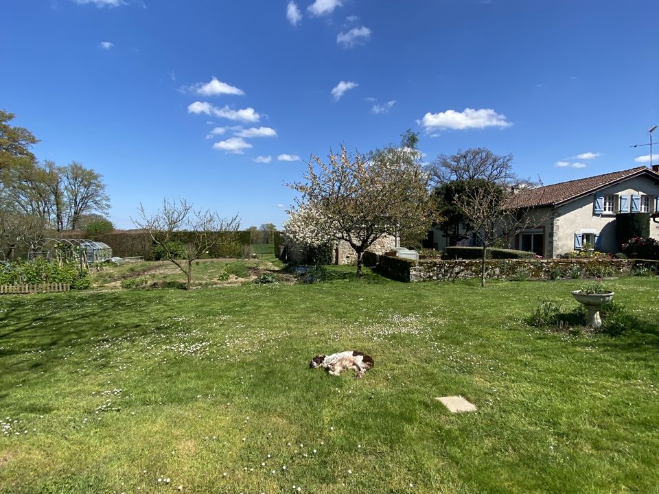 Landsbyhus i Saint-Junien-les-Combes, Haute-Vienne - bilde 4