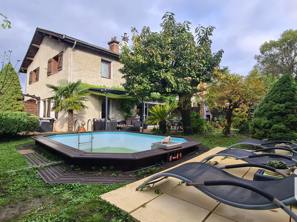 Villa i Saint-Martin-d'Hères, Isere - foto 1