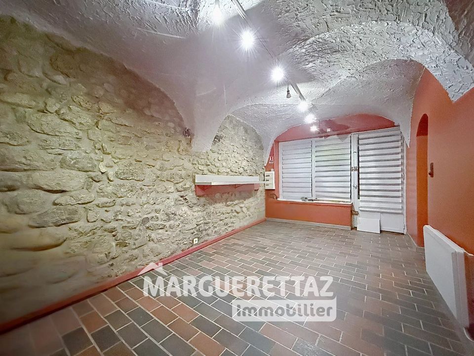 Erhvervsejendom i Taninges, Haute-Savoie - foto 1