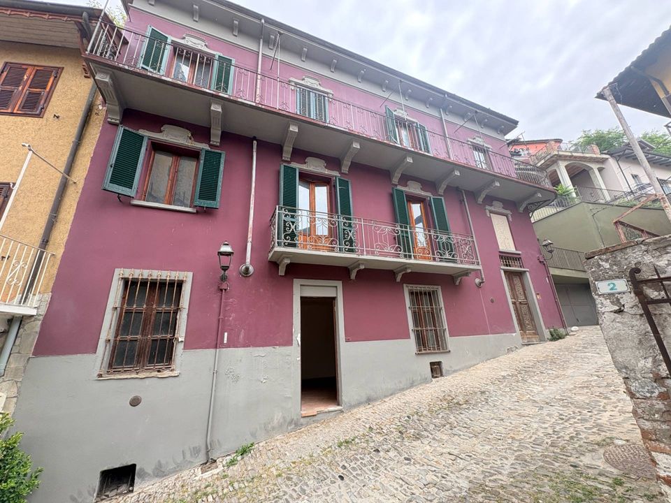 L'establiment comercial a Canelli, Asti - foto 2