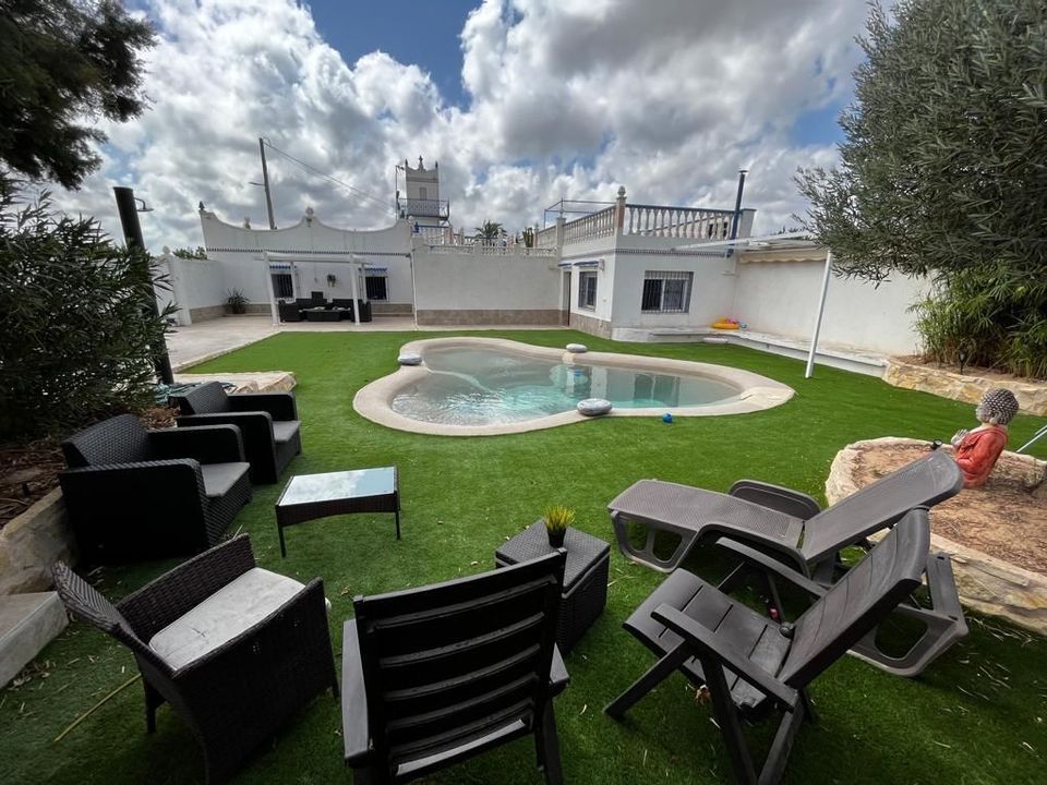 Villa in Los Montesinos, Alicante - photo 1