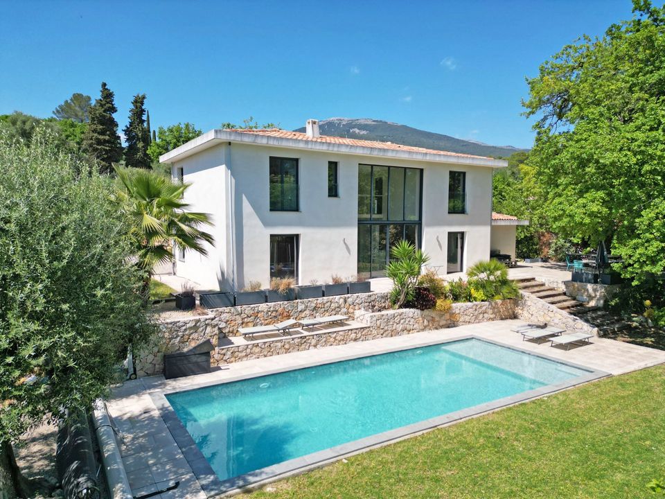 Villa i Roquefort-les-Pins, Alpes-Maritimes - foto 1