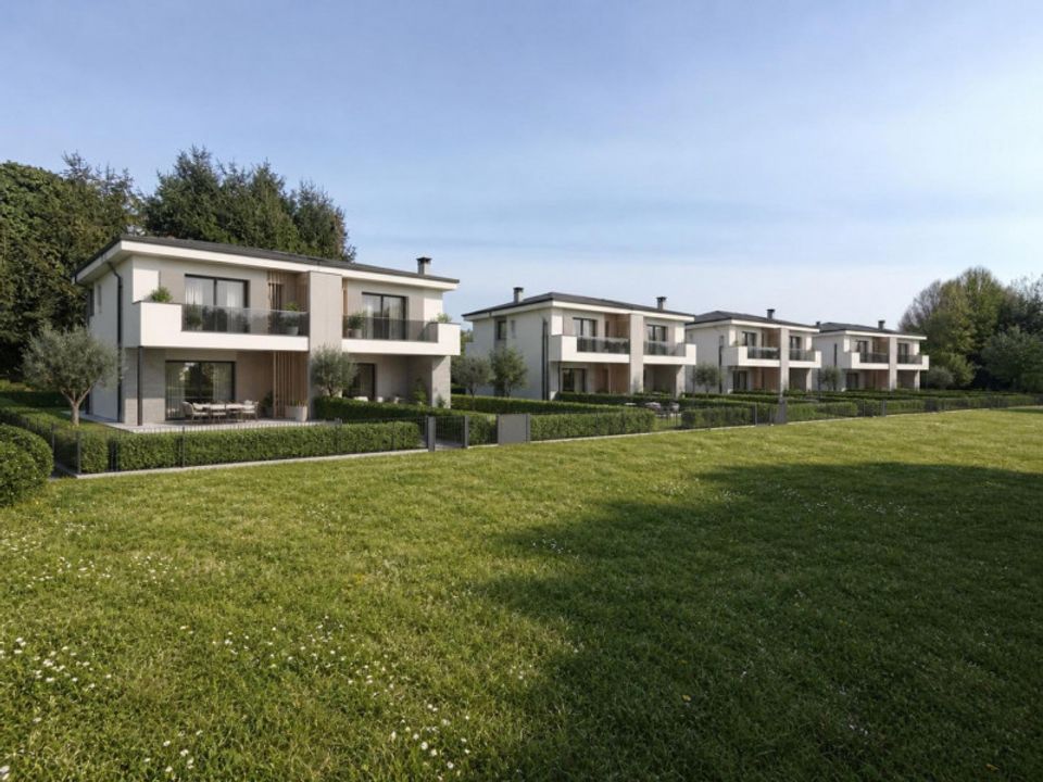 Helårsgrund i Maniago, Pordenone - foto 1