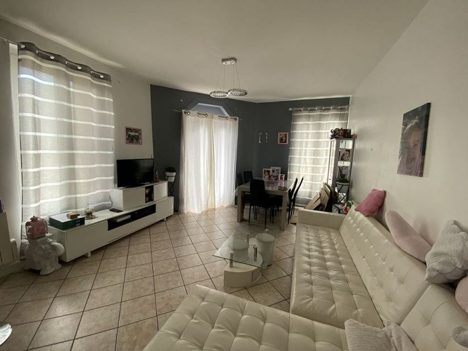 Lejlighed i Montrond-les-Bains, Loire - foto 1