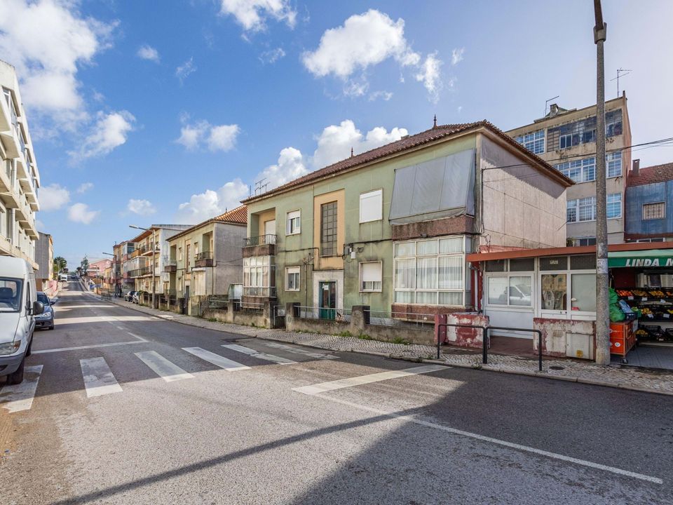 Erhvervsejendom i Camarate, Lisbon - foto 1