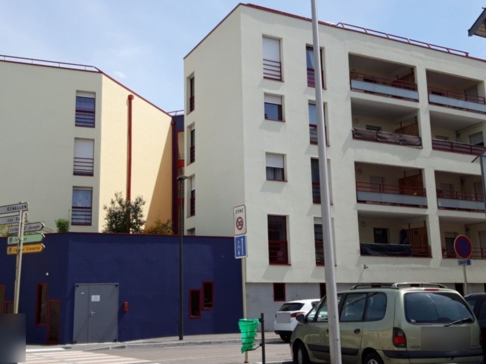 Apartment in Oyonnax, Ain - photo 2