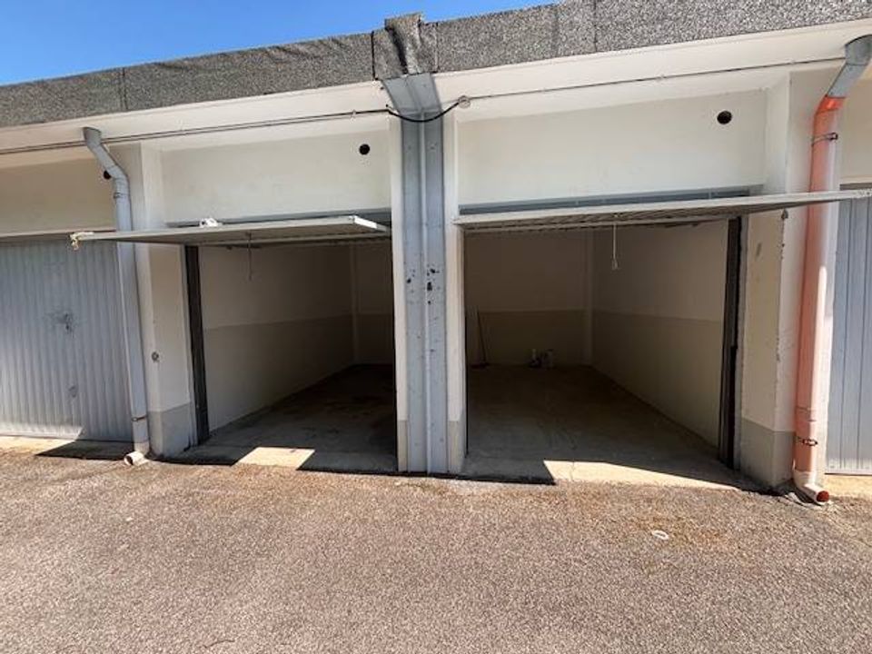 Parkeringsplads i Vinovo, Turin - foto 1