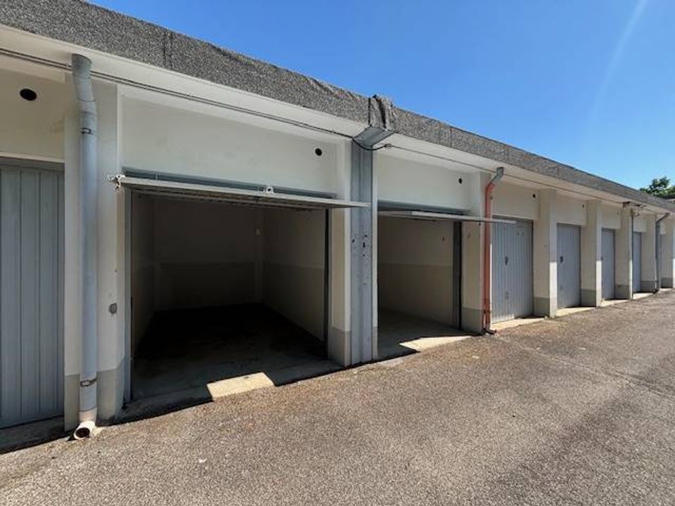 Parkeringsplads i Vinovo, Turin - foto 2