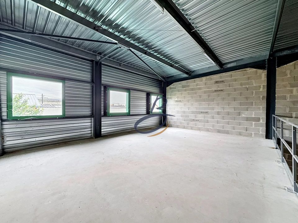 Commercial property in Saint-Quentin-Fallavier, Isere - photo 4