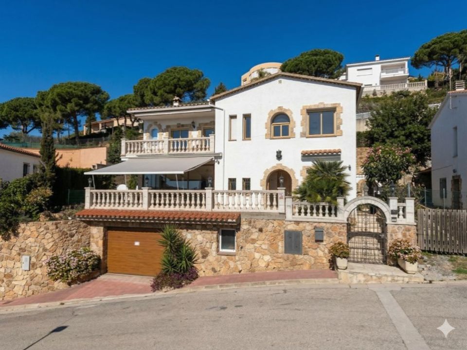 Villa i Canyelles (Ayto Lloret Mar), Gerona - foto 1