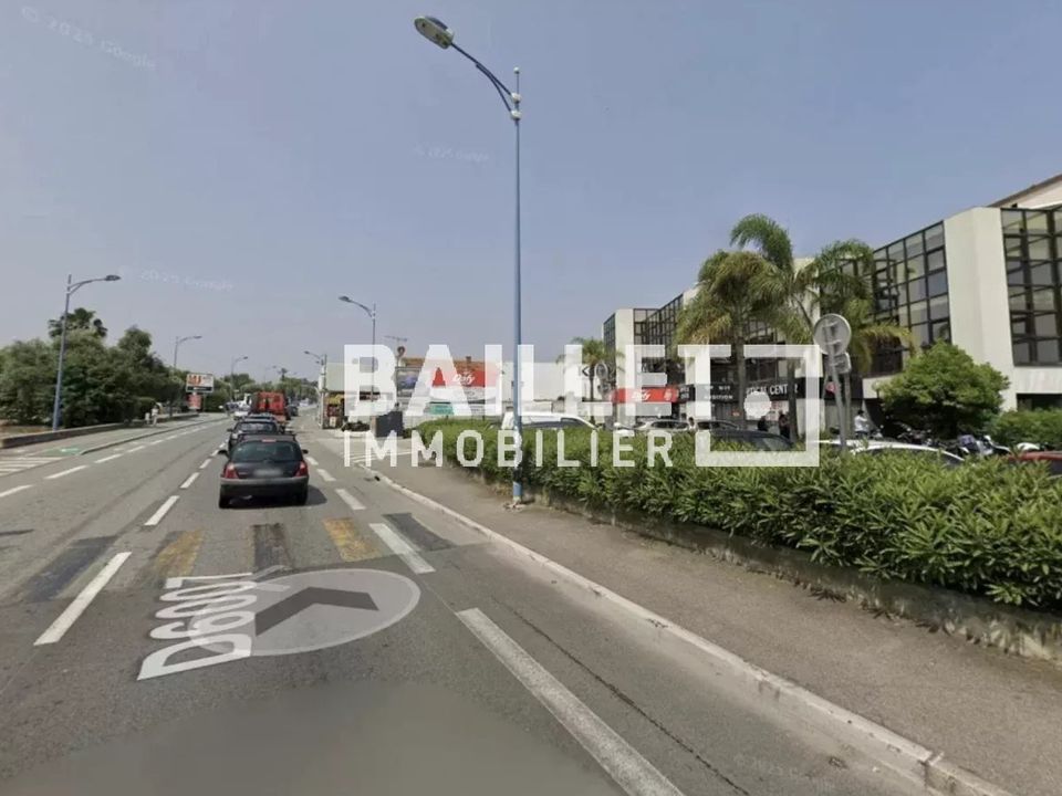 Erhvervsejendom i Villeneuve-Loubet, Alpes-Maritimes - foto 1
