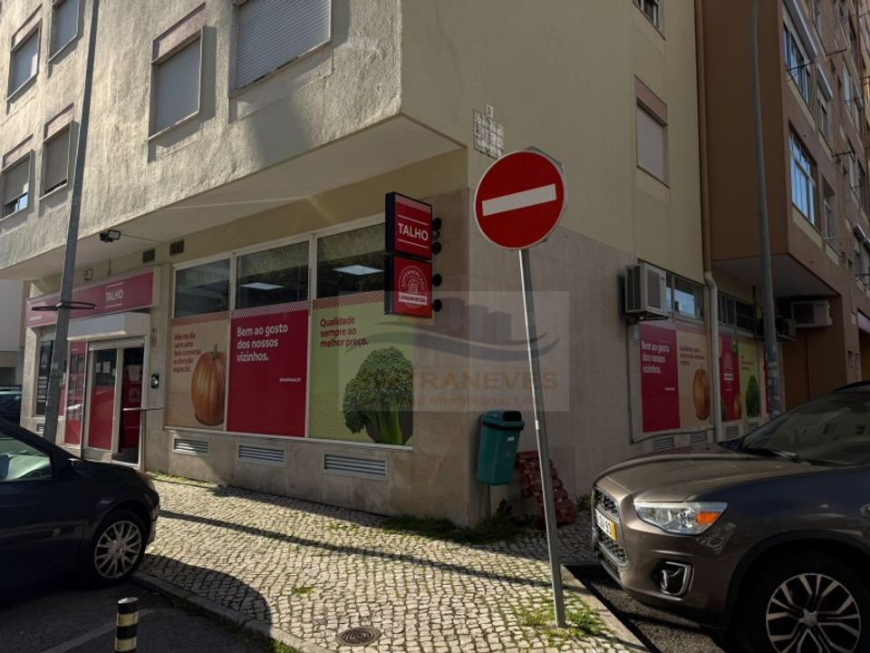Erhvervsejendom i Amadora, Lisbon - foto 2
