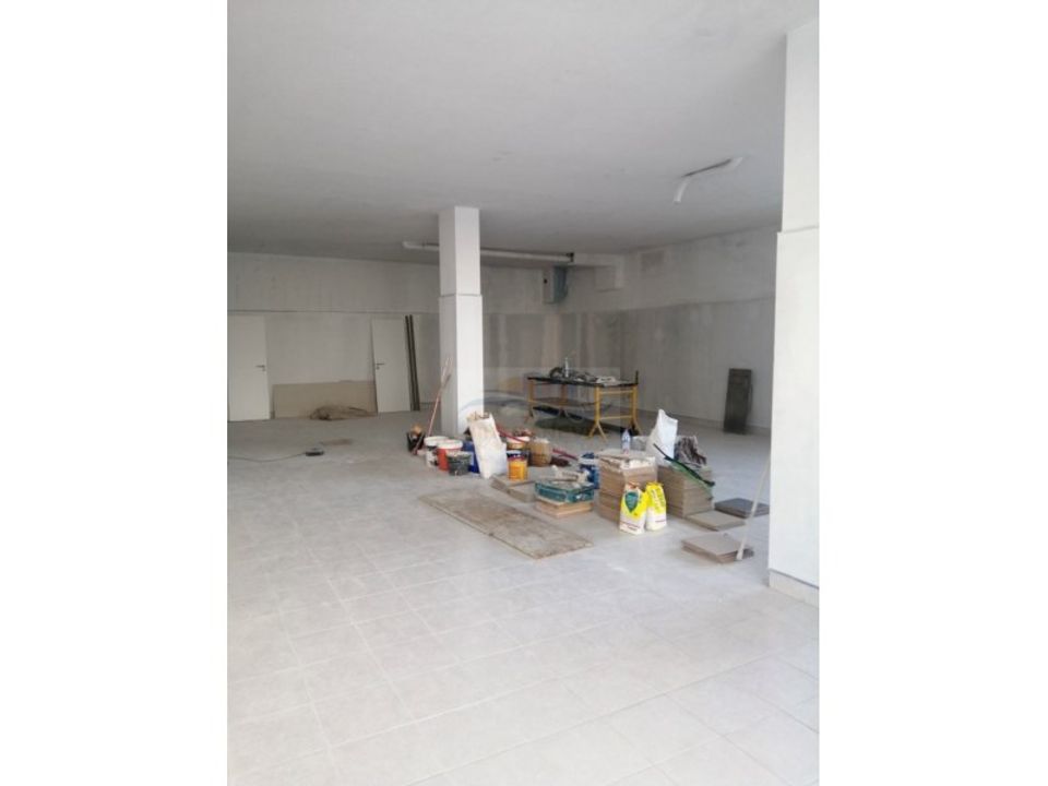 Erhvervsejendom i Amadora, Lisbon - foto 1