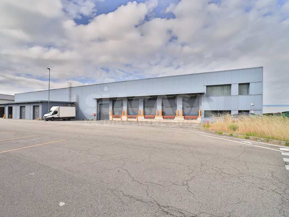 L'establiment comercial a San Giuliano Milanese, Milan - foto 1