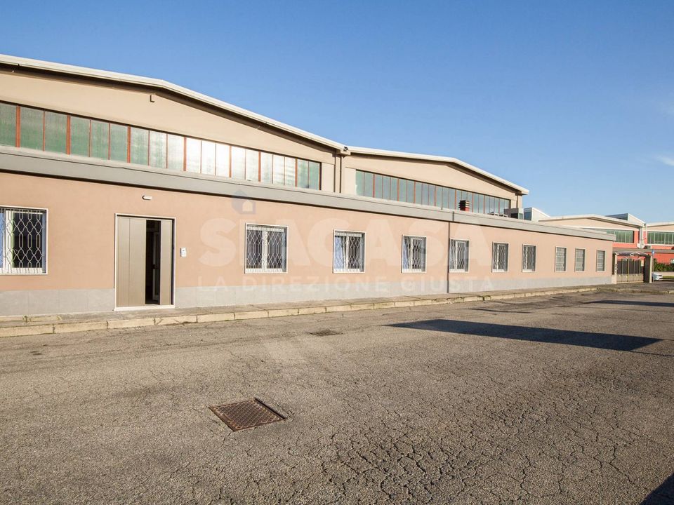 L'establiment comercial a San Giuliano Milanese, Milan - foto 2
