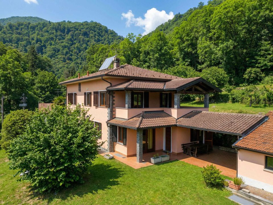Villa i Cuveglio, Varese - foto 1