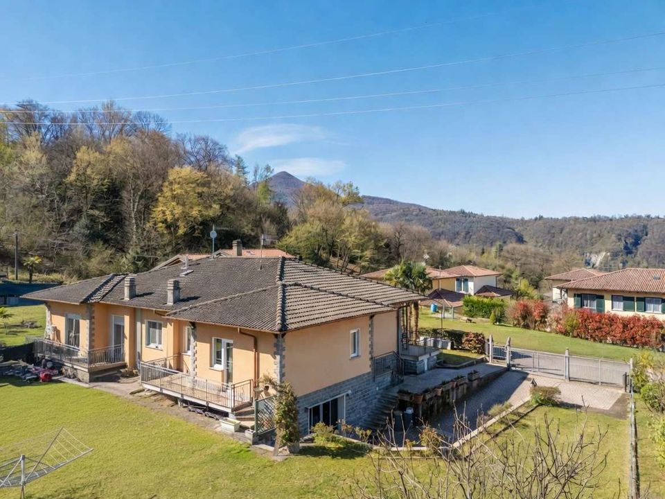 Villa em Luino, Varese - foto 1
