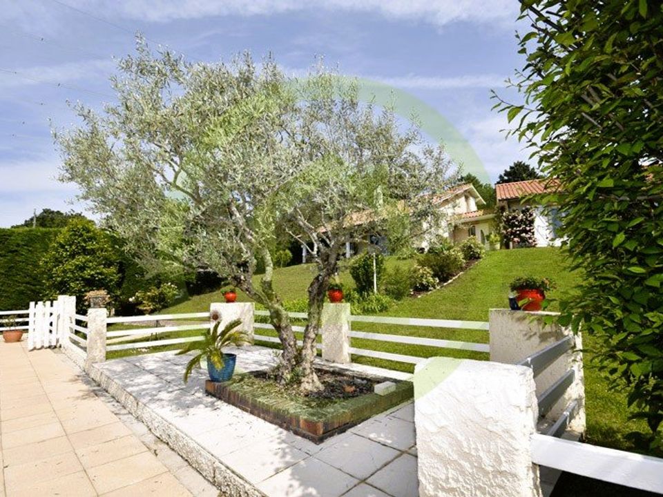Villa i Bellegarde-Poussieu, Isere - bilde 1