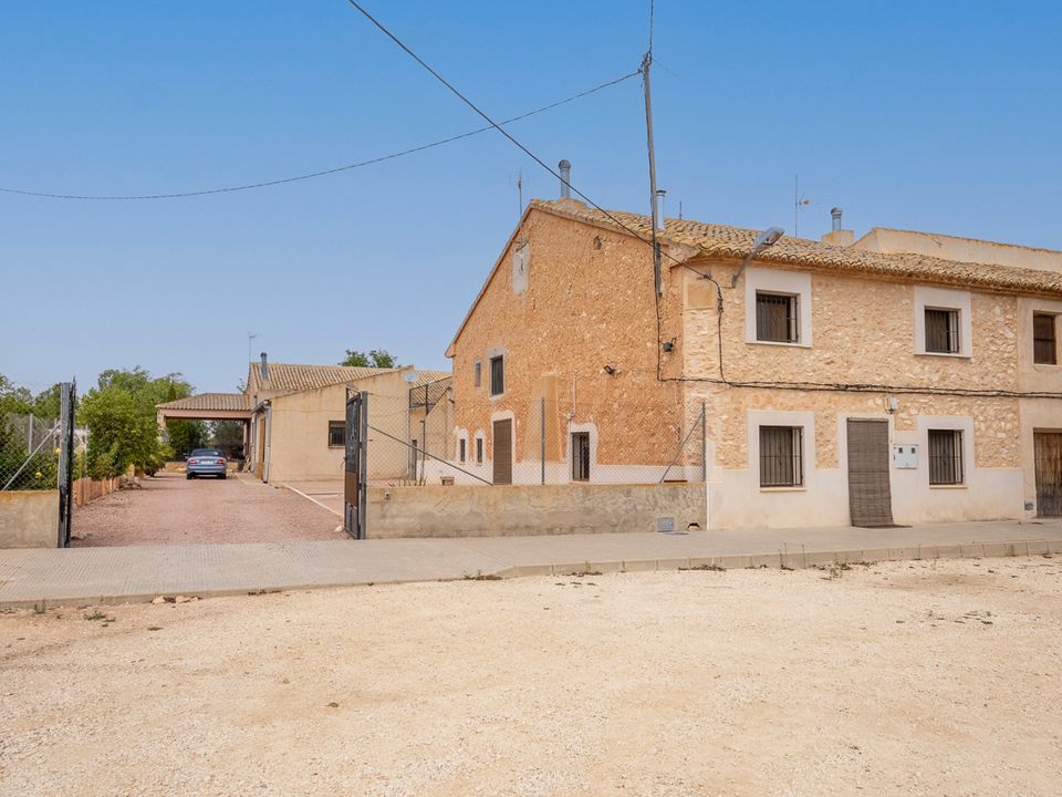 Landejendom i Pinoso, Alicante - foto 1