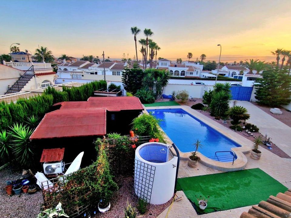 Villa in Torrevieja, Alicante - photo 1